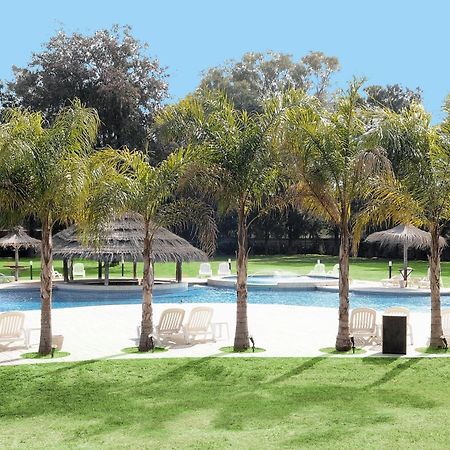 Howard Johnson Pilar Resort Spa & Convention Center Bagian luar foto