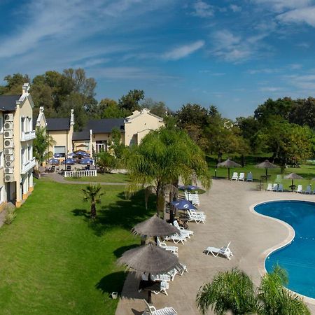 Howard Johnson Pilar Resort Spa & Convention Center Bagian luar foto