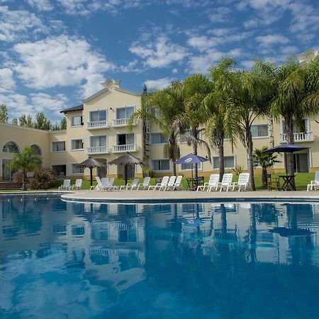 Howard Johnson Pilar Resort Spa & Convention Center Bagian luar foto