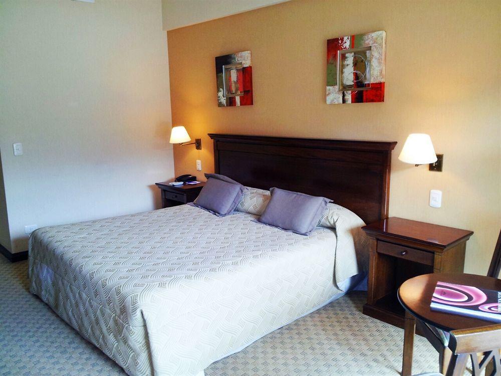 Howard Johnson Pilar Resort Spa & Convention Center Bagian luar foto