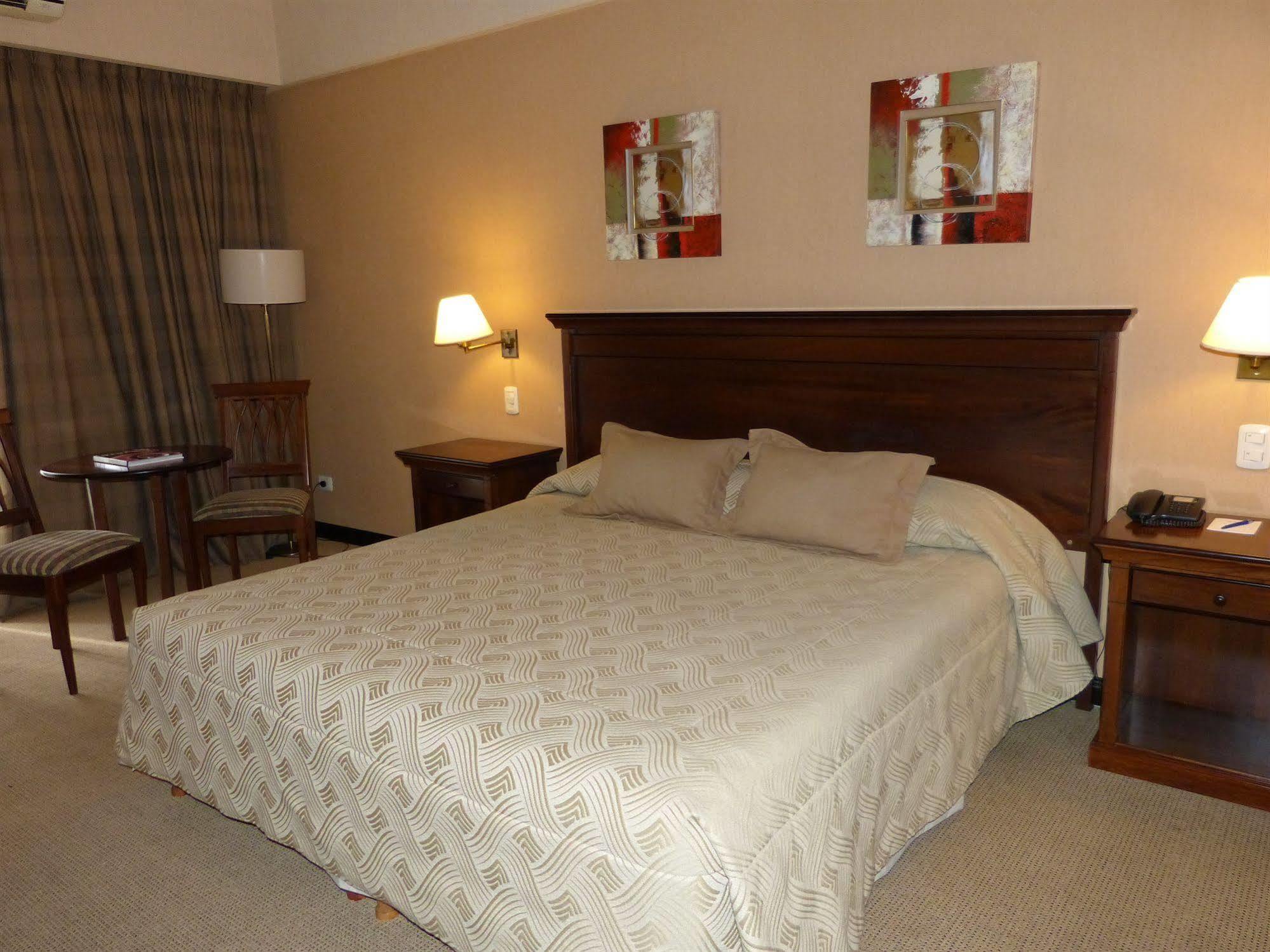 Howard Johnson Pilar Resort Spa & Convention Center Bagian luar foto