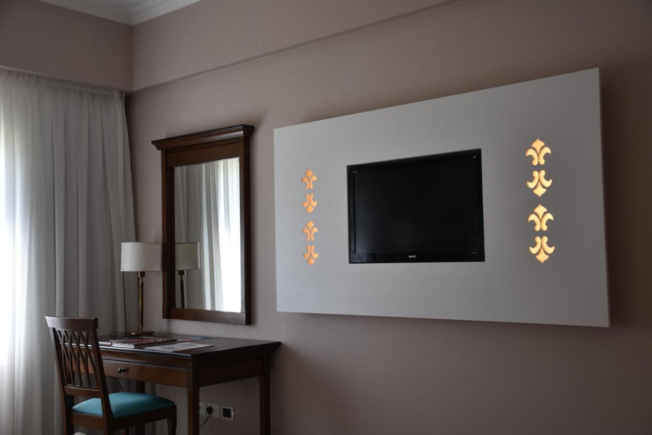 Howard Johnson Pilar Resort Spa & Convention Center Bagian luar foto
